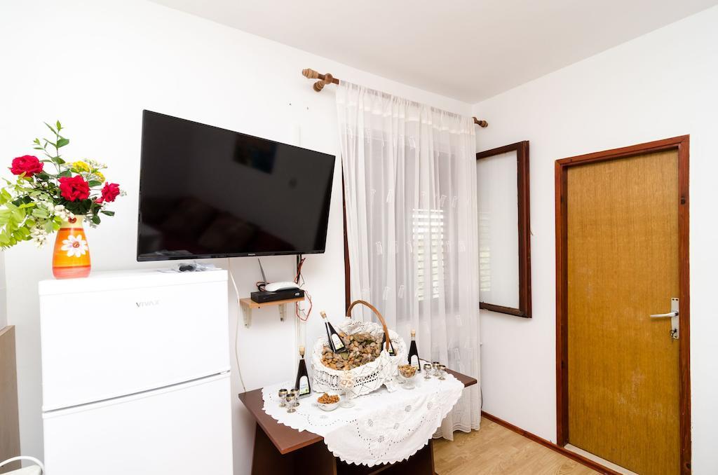 Guest House Kola Слано Екстер'єр фото